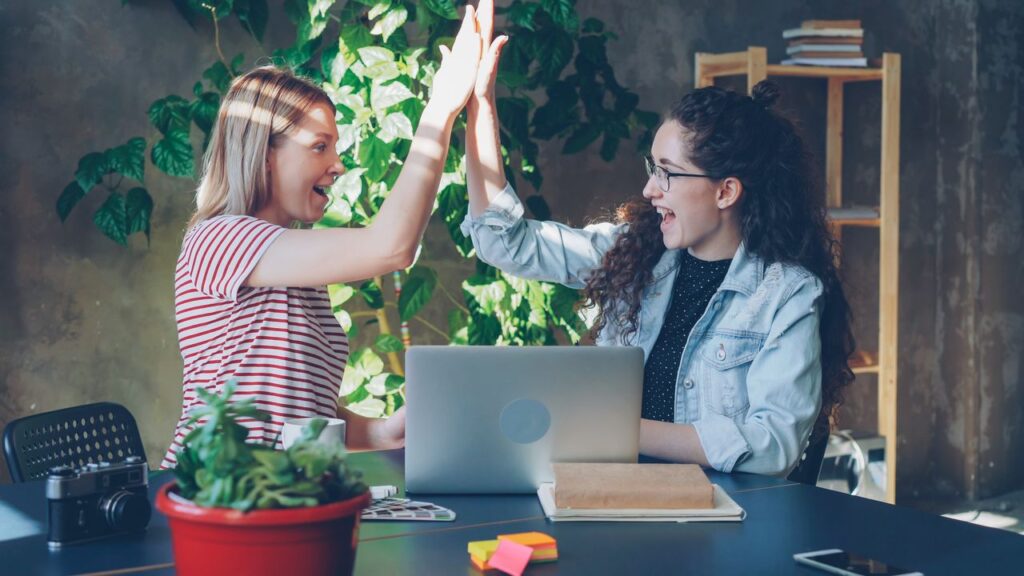 Sterke teamcultuur bouw je niet aan je bureau: de rol van informele momenten